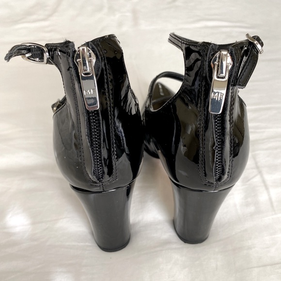Marc Fisher Black Strappy Pointed Pumps (size 6M) - Picture 3 of 10